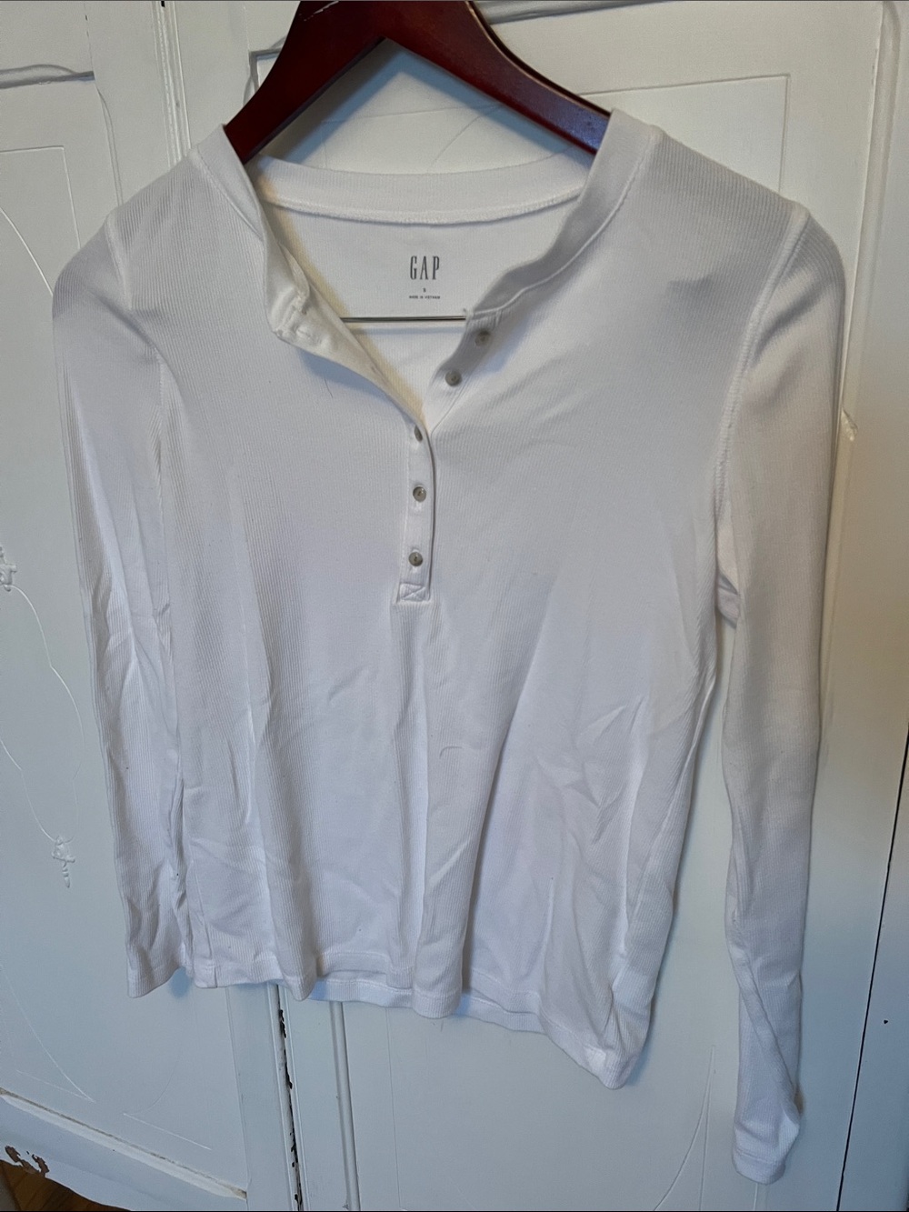 2/$7 GAP White Ribbed Henley Top
